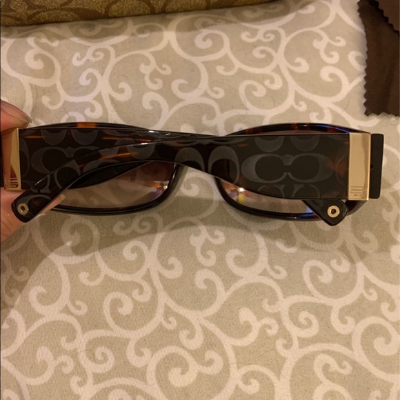 Brand New NWT Coach sunglasses 🕶.  With case - Picture 8 of 11
